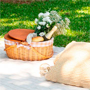 Cesto de picnic em rattan Emy forrada com tecido xadrex 44x33 cm 